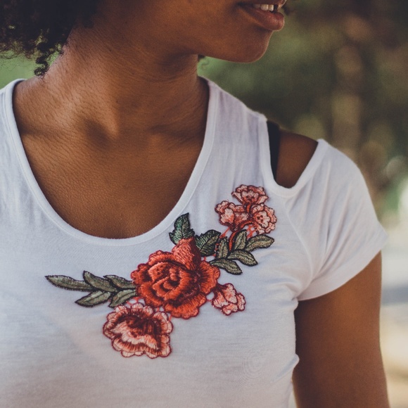 Tops - WHITE COLD SHOULDER TOP